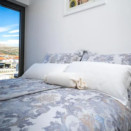 Glass Sea Apartment *